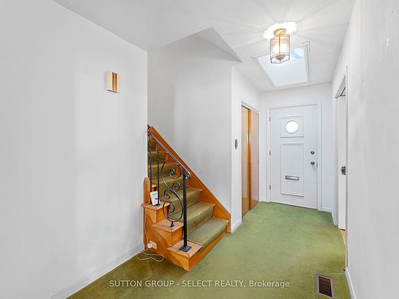 3rd image of 367 Ridout St S