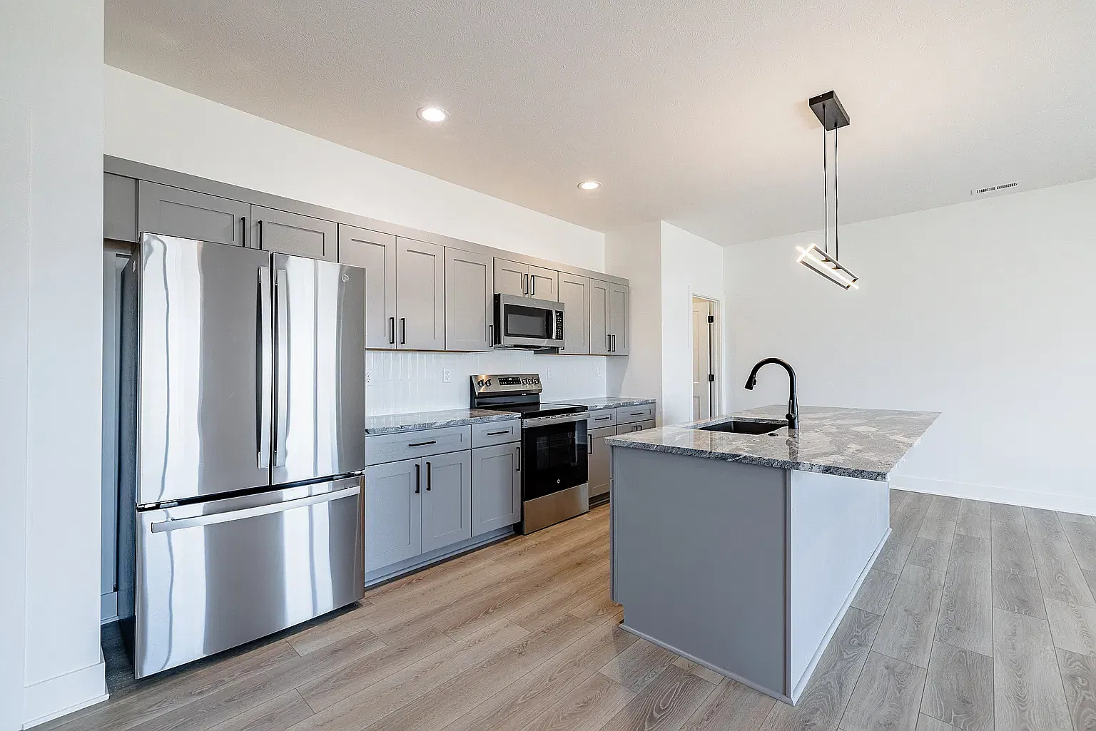 3 bed, 1931 sqft, $2,239 — Photo 1