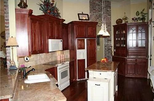 3rd image of 104 Calais Ct