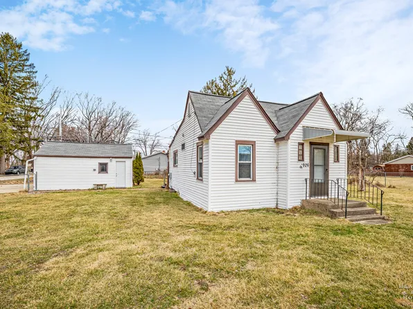 6926 Seminole Dr, Wonder Lake, IL 60097