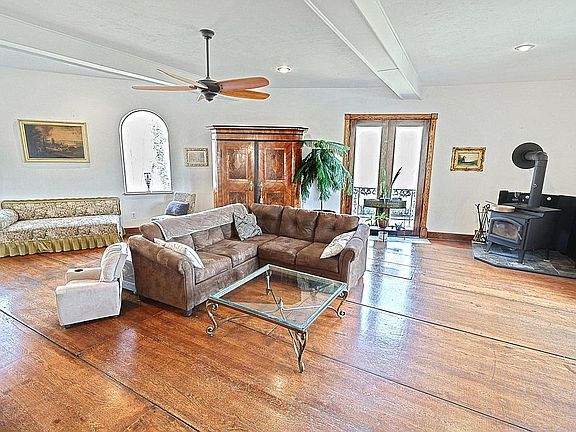 4th image of 21 Cottage Ave