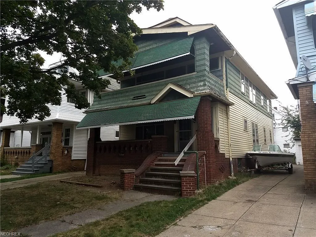 3477 W 119th St photo 1