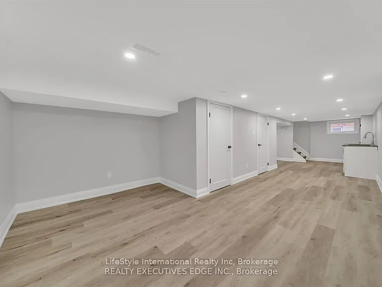 234 Stevenson St N — Photo 11