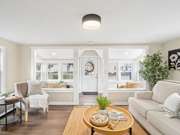 40 Coral Rd, North Attleboro, MA 02760