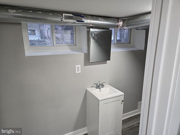 5th image of 718 W State St