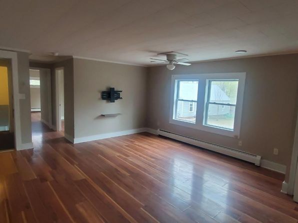 4 Reed St #1, Springvale, ME 04083