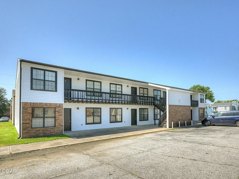 1007 S Saint Louis Ave #7B