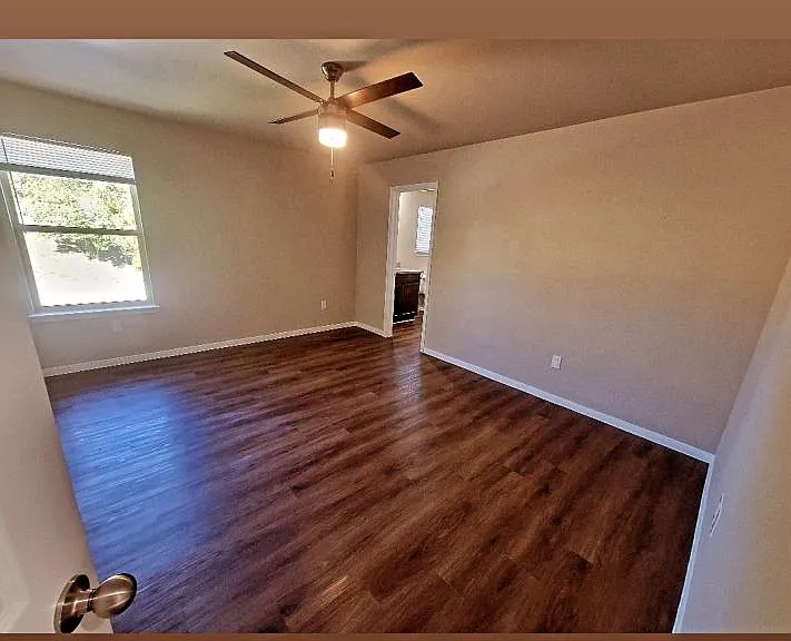 512 Raymond St #B — Photo 20