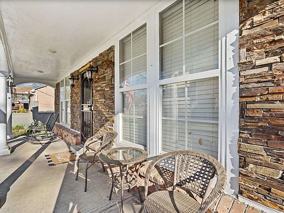 4th image of 3964 Wales Ave