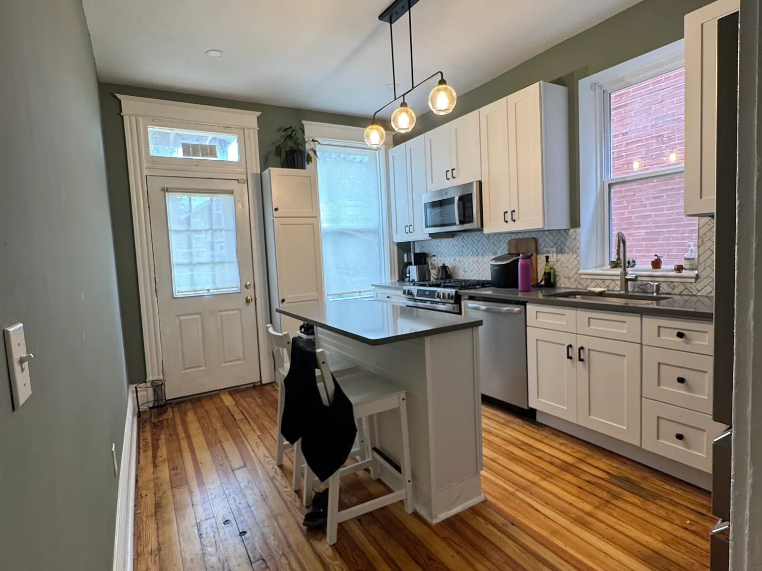 2 bed, 1100 sqft, $1,200 — Photo 2