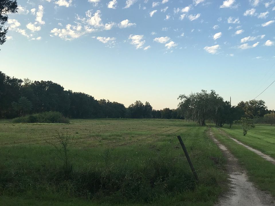 Dirt road to house. 4.5 acre
