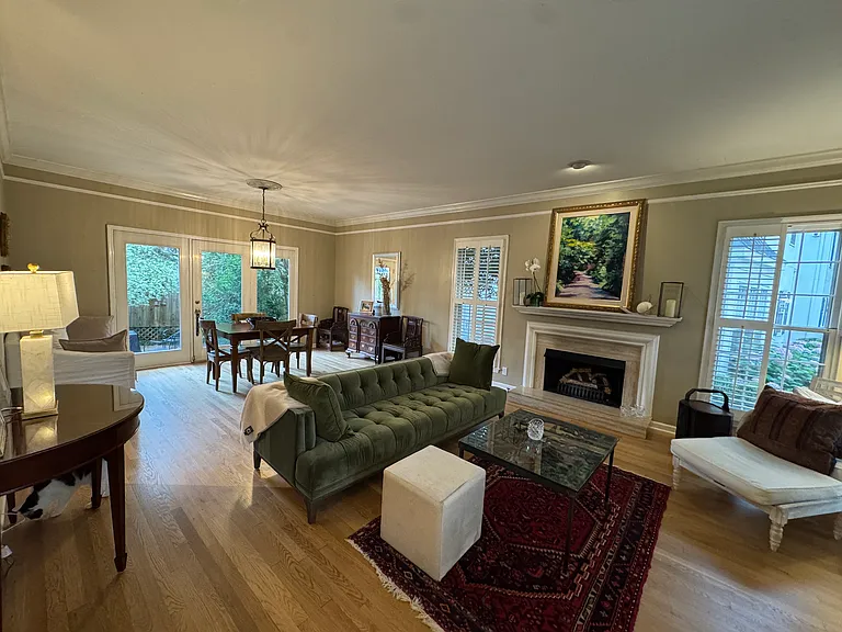 102 Nichols Ct — Photo 2