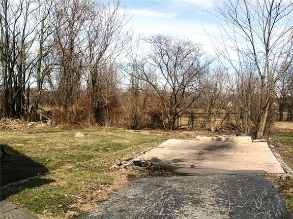 3rd image of 1744 Midland Ave