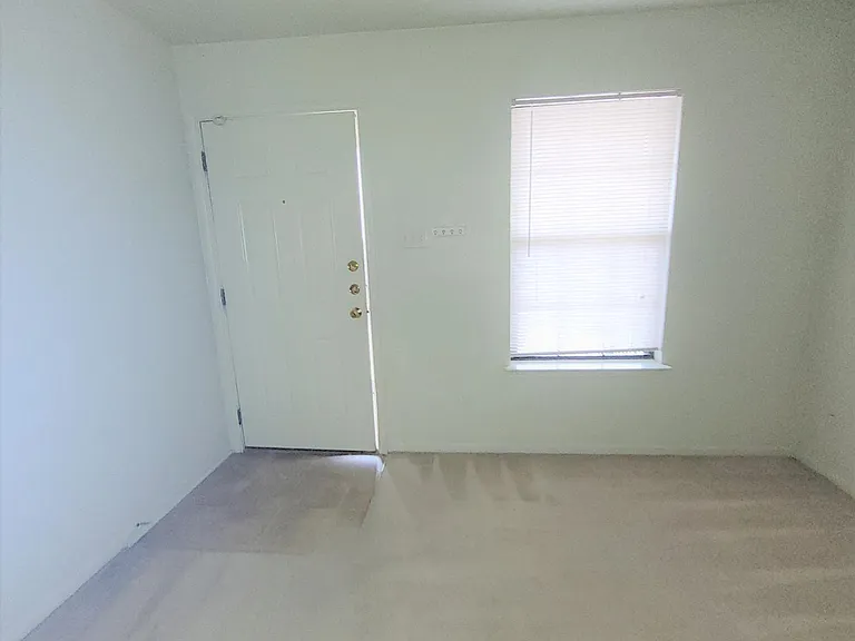 501 Bermuda #D — Photo 2
