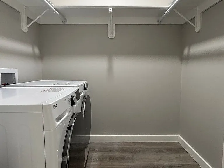 Austin Manor Apartments — Photo 16