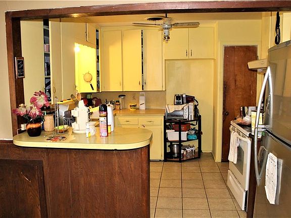 5th image of 2312 Sunny Ln