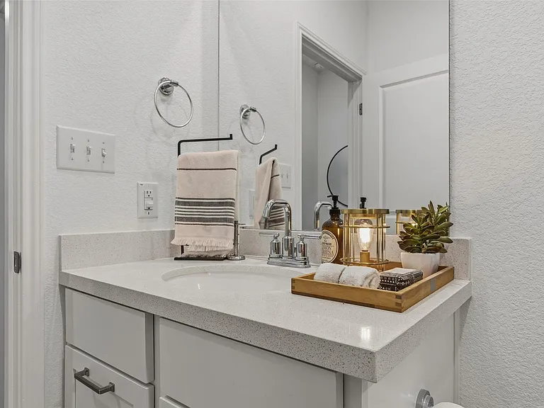 858 Papaya Dr — Photo 23