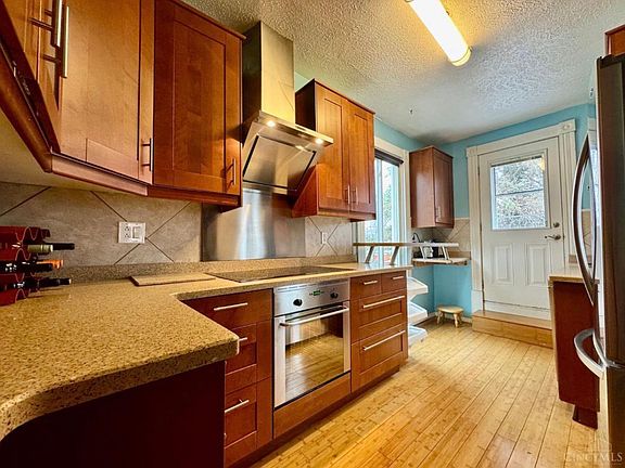 4th image of 1930 Hudson Ave #2