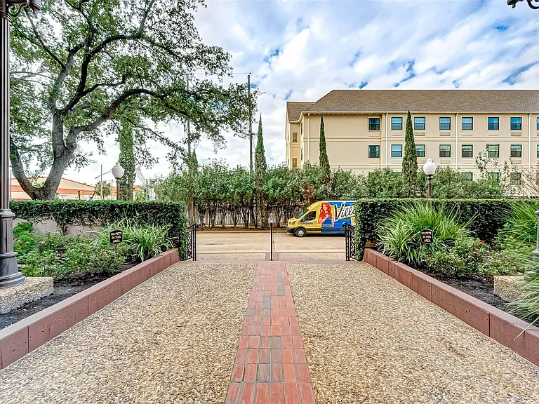 5150 Hidalgo St #402 — Photo 6