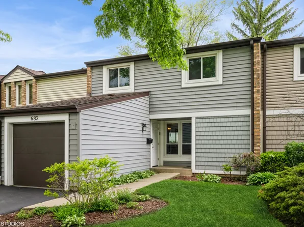 682 Lakeside Circle Dr, Wheeling, IL 60090