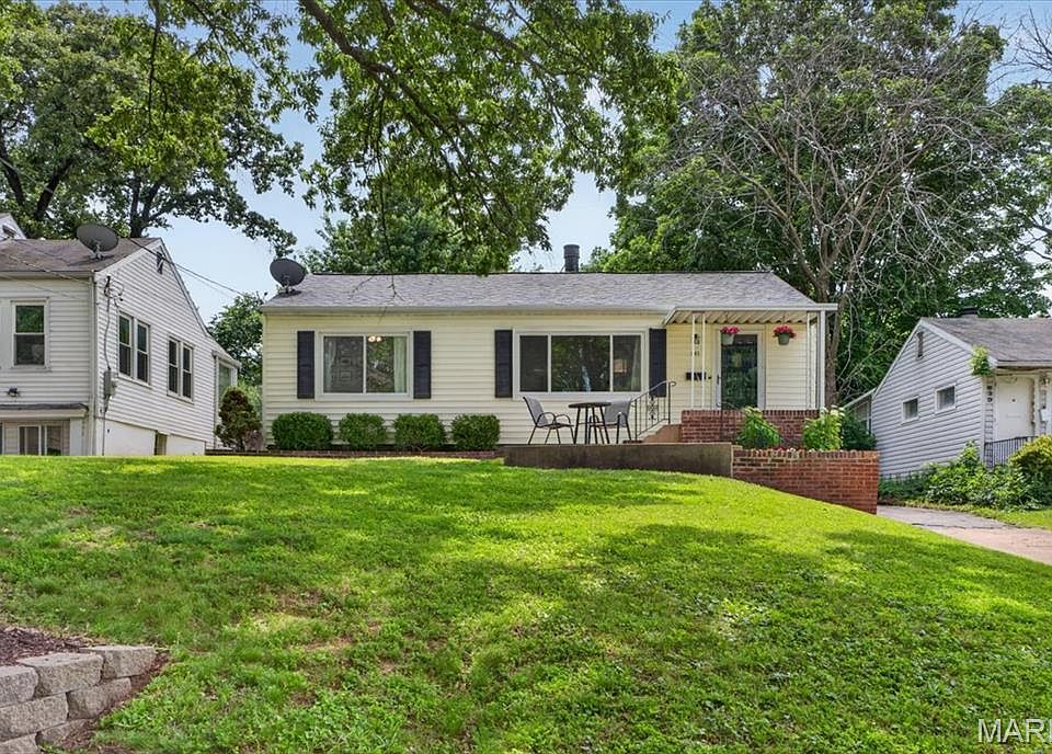 1st image of 841 Diversey Dr