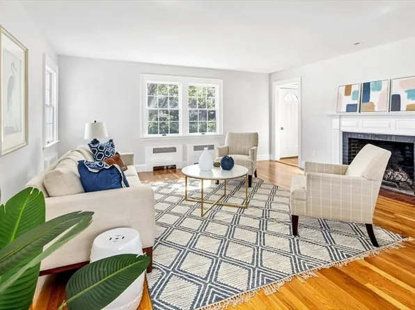 15 Park View Dr, Hingham, MA 02043