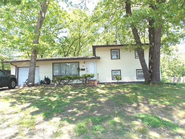 23 Pamela Rd, Framingham, MA 01701