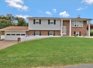 16 W Sunrise Dr, Jenkins Township, PA