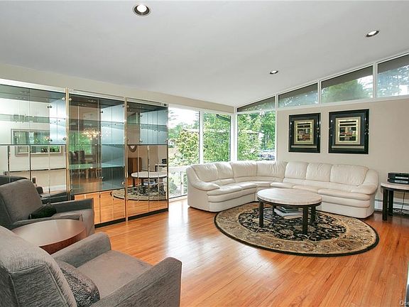 4th image of 26 Maiden Ln