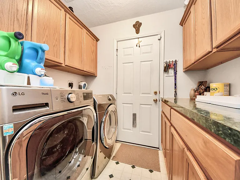 1611 Bob White St — Photo 8