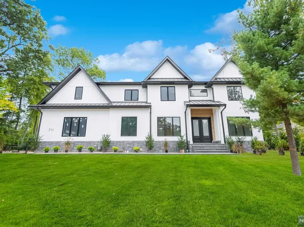 711 Orangeburgh Rd, River Vale, NJ 07675