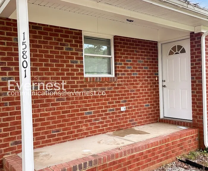 15815 Meridian Ave — Photo 13