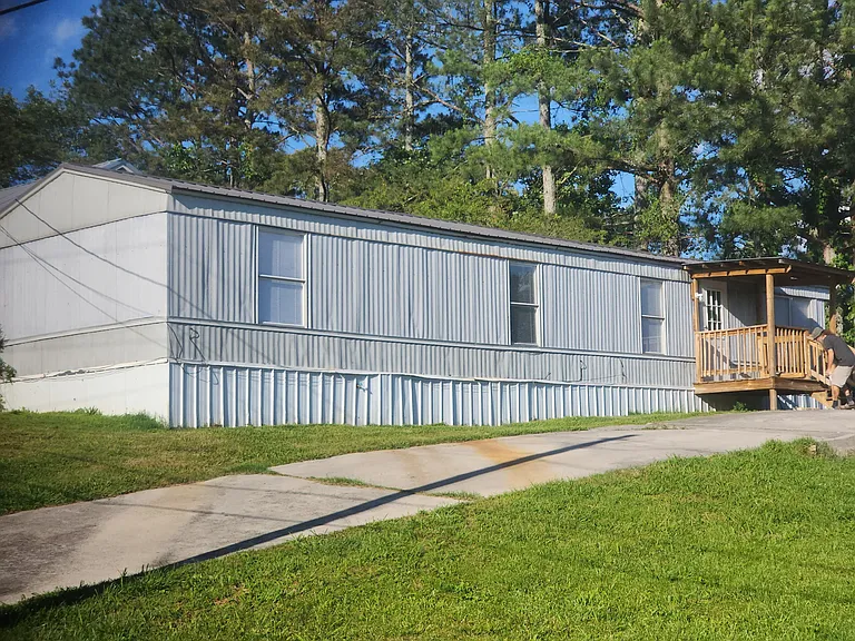 1559 Perry St SE — Photo 1