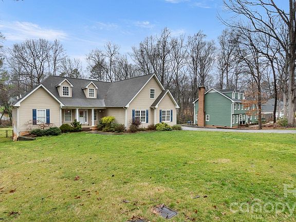 2nd image of 2853 Wimbledon Dr