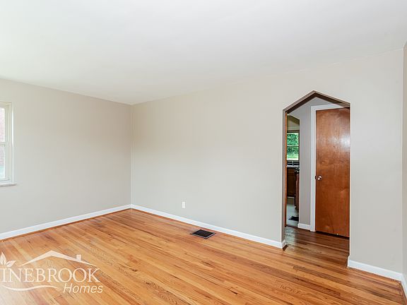 4th image of 2726 Hennge Dr