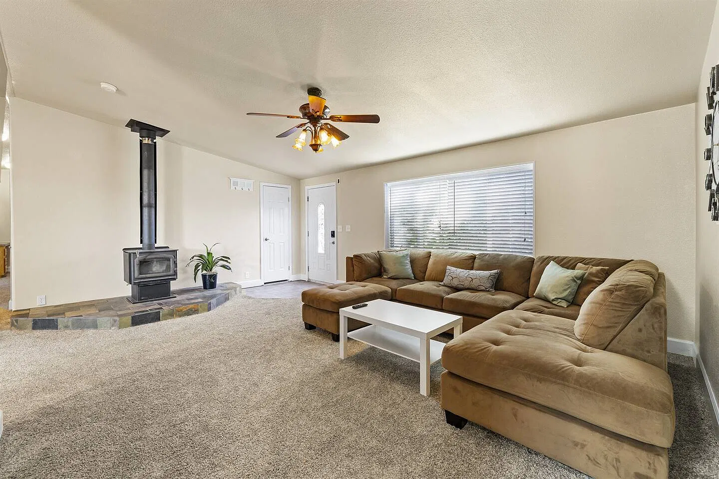 4 bed, 2280 sqft, $2,695 — Photo 4