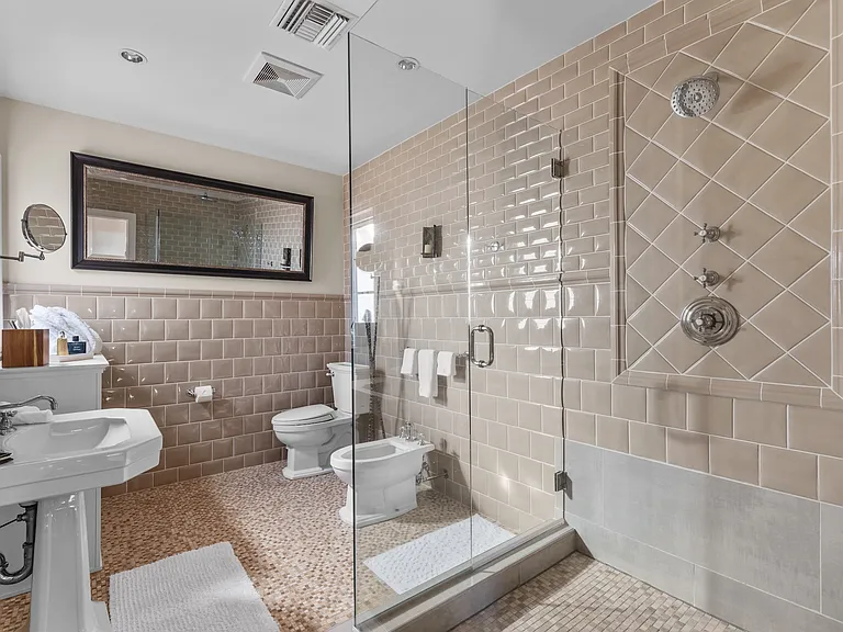 2856 Glendower Ave — Photo 12