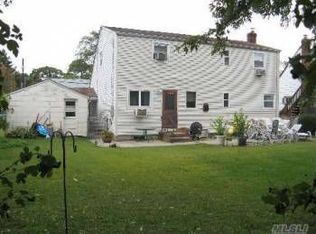 625 Tabor Pl, East Meadow, NY 11554