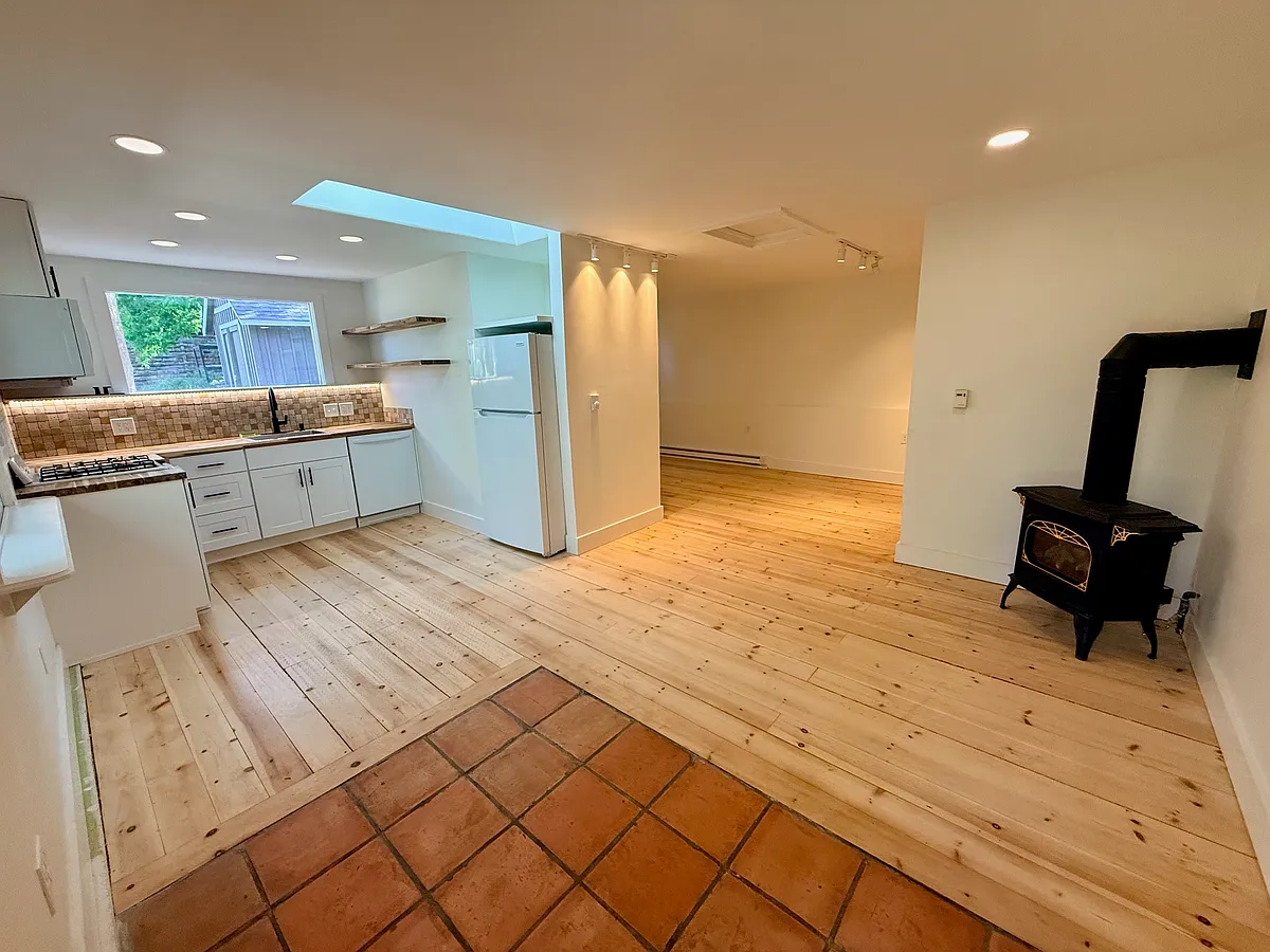 Building Photo - 646 Marine St #STUDIO