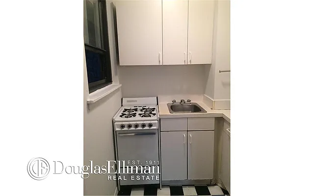 Rented by Douglas Elliman | media 8