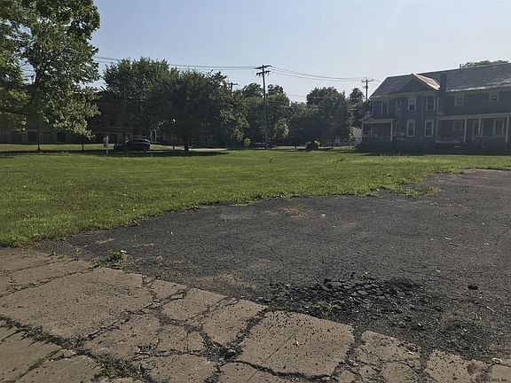 3rd image of 216-218 Warren St