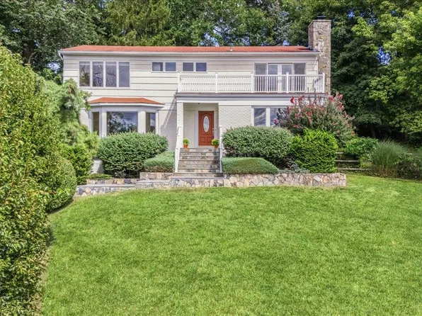 12 Country Club Lane N, Briarcliff Manor, NY 10510