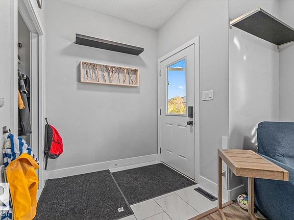 3rd image of 28 Davis St