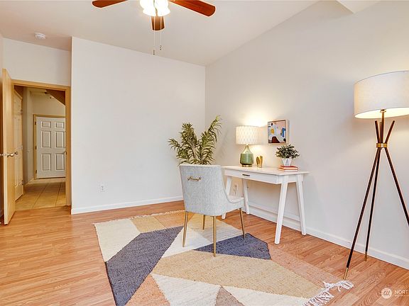 4th image of 11512 6th Avenue E