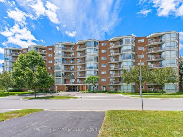26 Hall Rd #406, Halton Hills, ON L7G 5G5