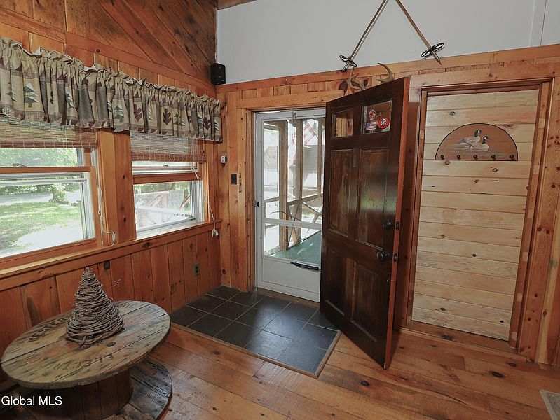 5th image of 208 N Stoner Lake Road