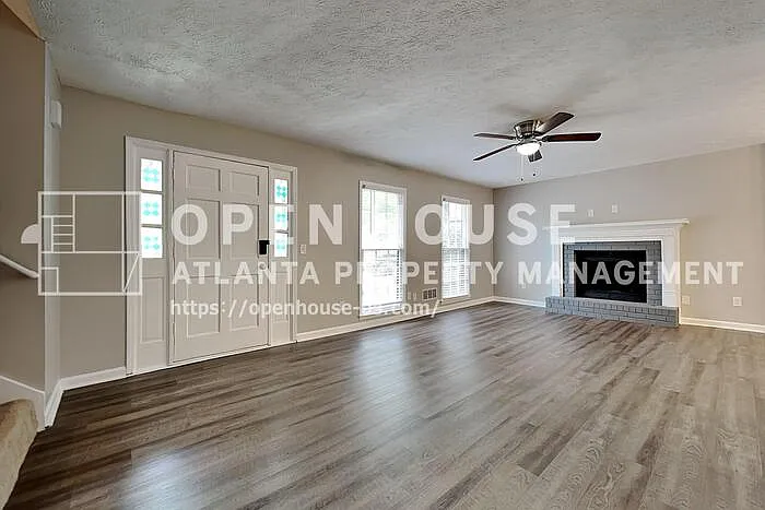 3111 Fife Way — Photo 3