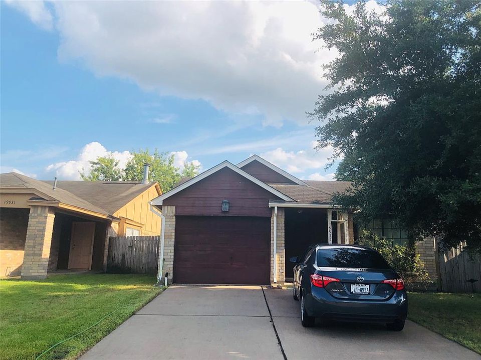 1st image of 19933 Mountain Dale Dr