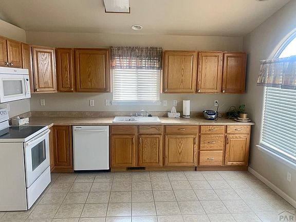4th image of 2320 Meadowlark Ln