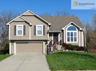 8777 Thompson Dr, De Soto, KS 66018
